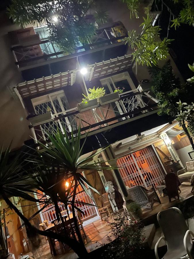 Hotel Chez Henri Pointe d'Esny Exterior foto